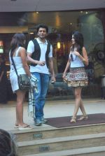 Ritesh Deshmukh and Genelia D Souza snapped together at coffee shop on 16th Nov 2011 (2).JPG